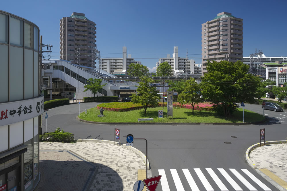 西武池袋線小手指駅北口のロータリー写真